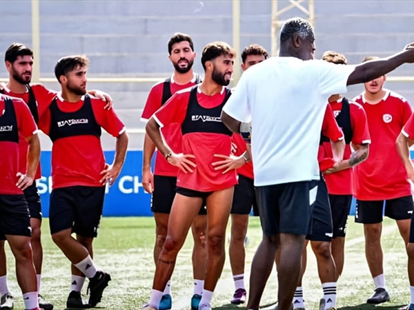 الانصار يعلن تشكيلته وجويا يقدم فريقه