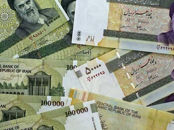 بعد إعادة فرض العقوبات.. الريال الإيراني يبلغ أدنى مستوياته