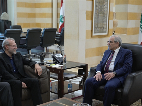 لاريجاني يحذِّر من احتمال توسُّع الحرب ويشدِّد على تجنُّب الاستفزازات الداخلية