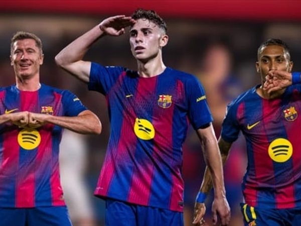 فليك مرتاح لأداء برشلونة عقب السداسية واموريم يغامر بمانشستر يونايتد