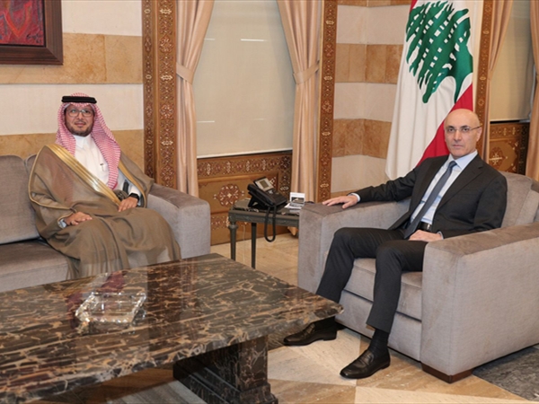 بخاري يثمّن جهود وزارة الداخلية في مكافحة تهريب المخدرات