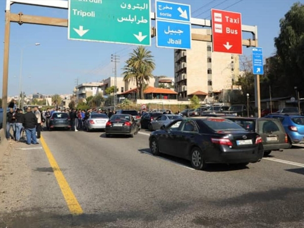 تحذير من فتحات قاتلة على أوتوستراد جبيل