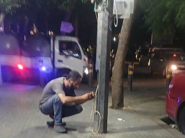 سرقة التيار الكهربائي من أعمدة الإنارة