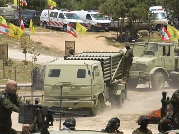 حزب الله يحاول الالتفاف على قرار نزع سلاحه برفض القرار والتهديد بالصدام الداخلي