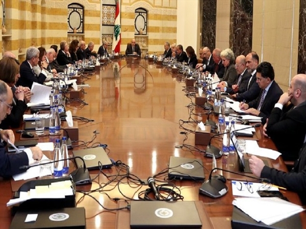 مجلس الوزراء يرحب بخطة الجيش لسحب السلاح بعد انسحاب الوزراء الشيعة