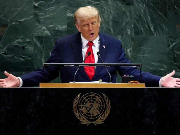 لقاءات هامة لوزير الدفاع بالسعودية دعماً للخطة