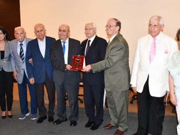 عواد مكرَّماً من «لقاء الأحد الثقافي» لترشيحه لجائزة نوبل للسلام: عملت من أجل السلم الوطني والسلام الدولي