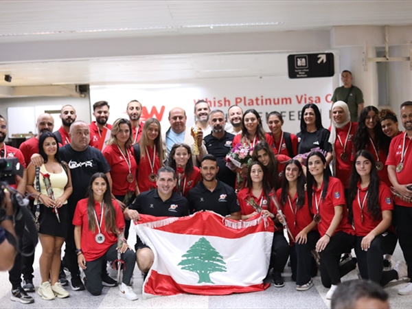 استقبال حاشد لسيدات منتخب لبنان بالميني فوتبول..