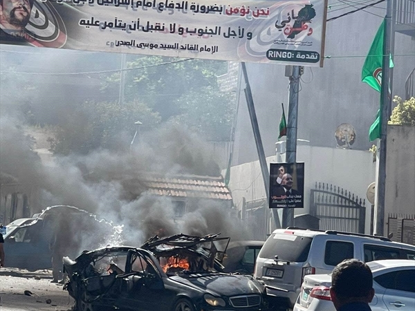 الاحتلال يواصل غاراته على الجنوب ويستهدف سيارة عند مدخل مستشفى تبنين