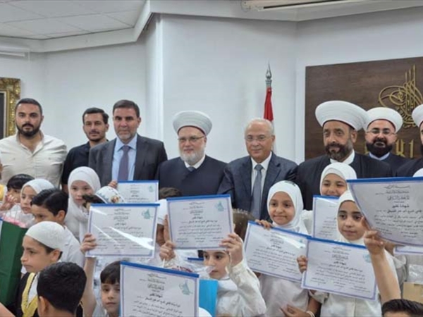 المركز الإسلامي – عائشة بكار يحتفل بتخريج طلاب الدورة القرآنية الصيفية 2025
