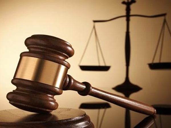 عشرة آلاف قاضٍ!