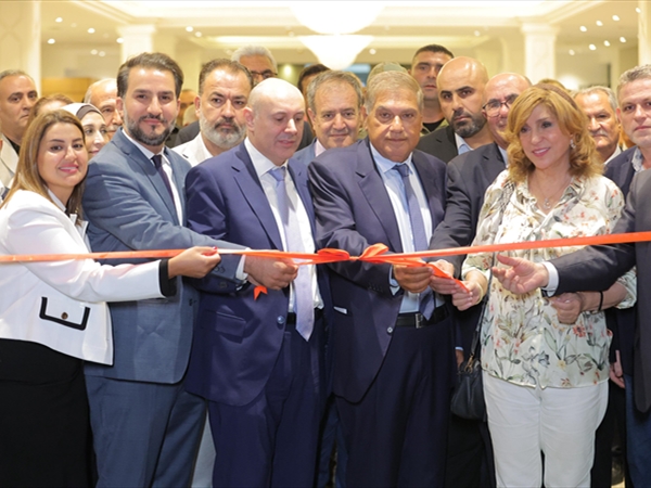 معراوي ممثلا جابر في افتتاح معرض "منشَر صُوَر": "الريجي" ترفد الخزينة بأموال مصدرها أعمالها الناجحة.. سقلاوي: وقفنا دائما إلى جانب المزارعين