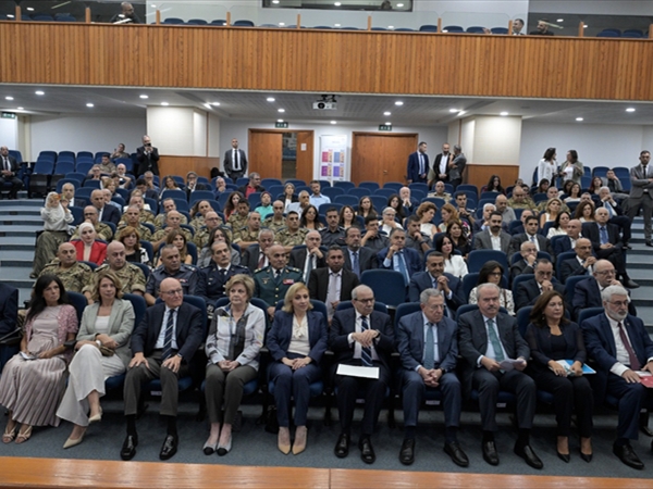رئيس الجمهورية يمنح باسل فليحان وسام الإستحقاق الفضِّي