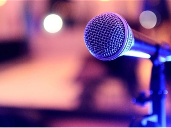 ميكروفون مفتوح... كشف محادثة سرية بين رئيسين!