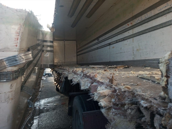 بعد اصطدام شاحنتين على أوتوستراد المديرج.. نداء من اليازا