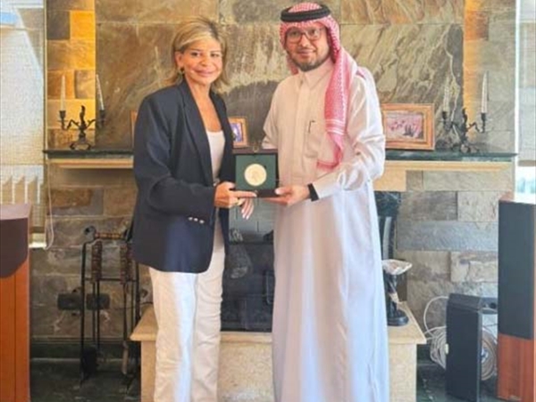 بخاري عرض و«منتدى أمناء بيروت» لمؤتمر 2030 وقدّم لشدياق ميدالية السفارة تقديراً لمواقفها