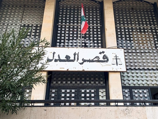 توقيف سماسرة ومعقبي معاملات امام قصر العدل في طرابلس