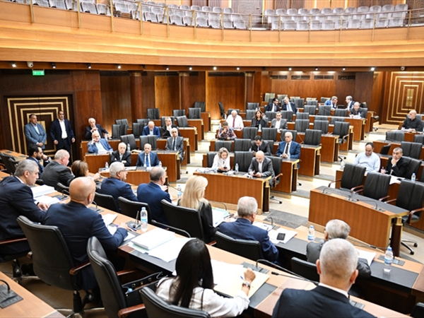 اللجان أقرّت مشاريع واتفاقيات ورفضت الصلاحيات الإستثنائية