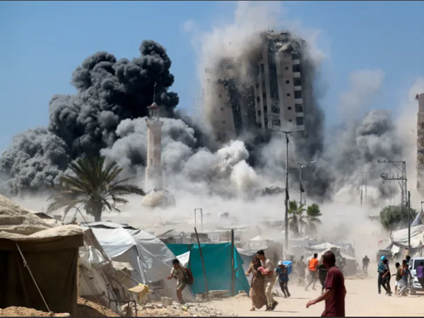 الاحتلال يبدأ يتدمير أبراج غزة.. وكاتس يتوعد الأهالي بـ»الحجيم»