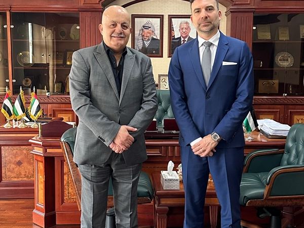 السفير اللبناني منيمنة يزور نظيره السفير الفلسطيني يونس في أبوظبي