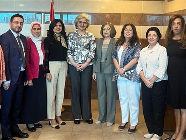كرامي تابعت مع زوارها حاجات المدارس وأوضاعها: التعليم الرسمي مسؤولية الدولة والمجتمع معاً
