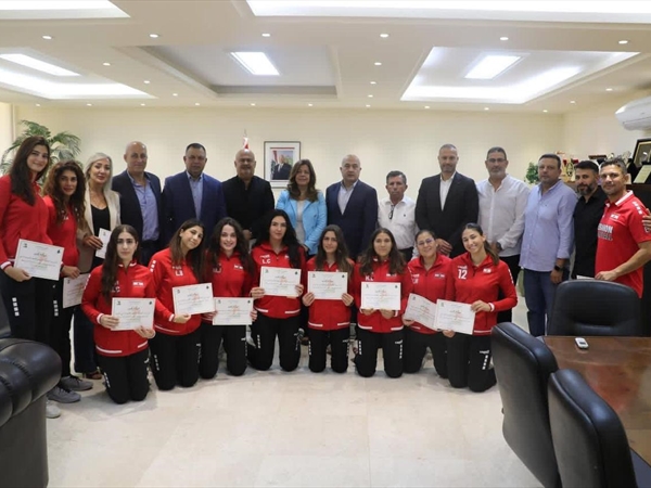 وزيرة الشباب والرياضة كرّمت منتخب سيدات الكرة الطائرة