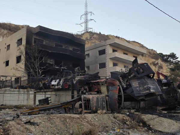 سلسلة غارات عنيفة على المصيلح.. والعدو الاسرائيلي يستهدف معارض للجرافات ومحال تجارية