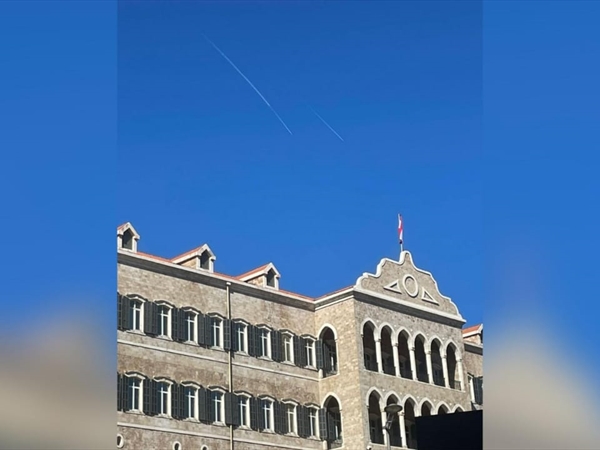 بالصورة.. الطيران الإسرائيلي فوق السراي