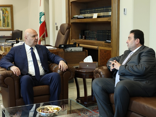 عون تابع موضوعي سلامة الطرقات والتعدّيات على مهنة التجميل