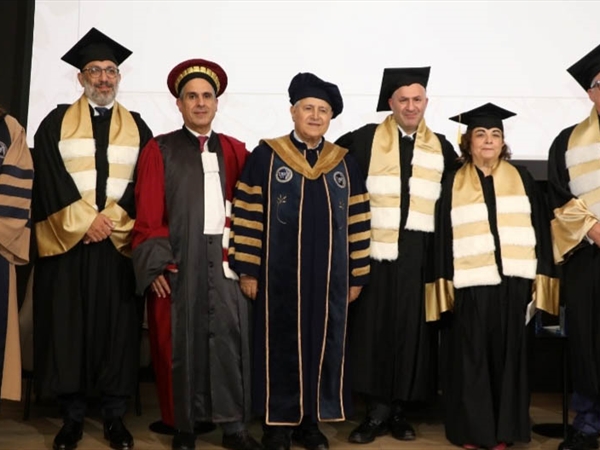 القدِّيس يوسف منحت شهادات دكتوراه فخرية لأربعة أطباء