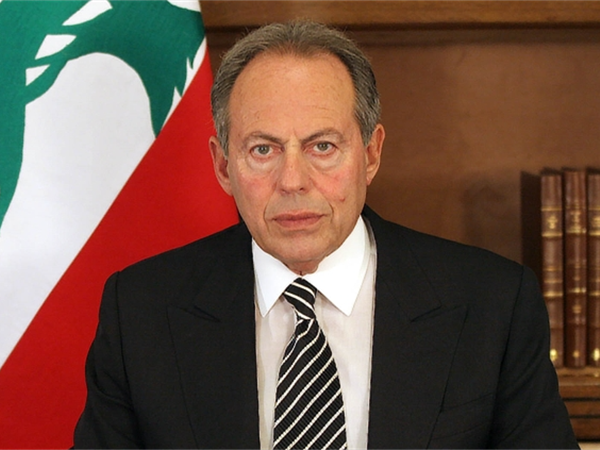 لا يفرّقون بين الجواهر والحصى