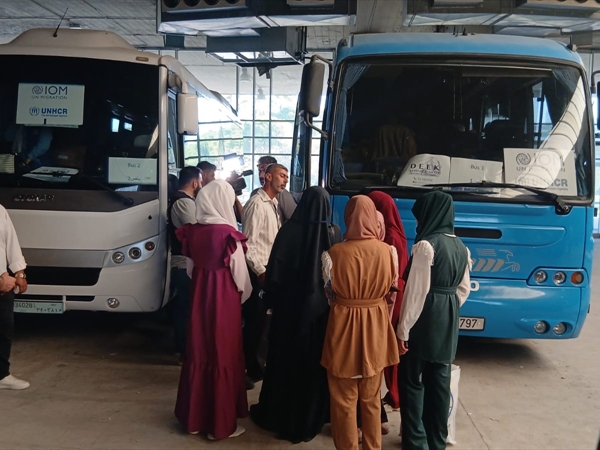 انطلاق حافلات تقل نازحين سوريين من شمال لبنان ضمن المرحلة السادسة من خطة العودة