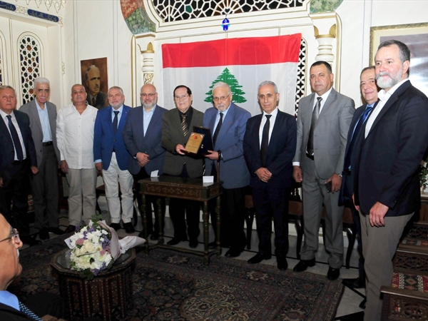 منبر الوحدة الوطنية يكرِّم رئيس هيئة الإسعاف الشعبي