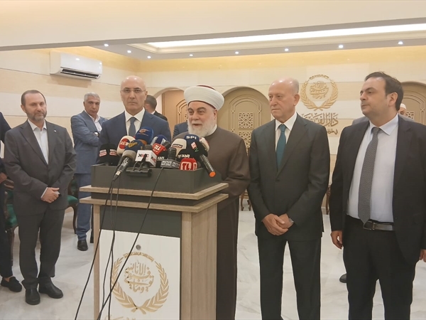 المفتي إمام: نثمن زيارة الوزير الحجار لدار الفتوى وحرصه على قضايا الناس