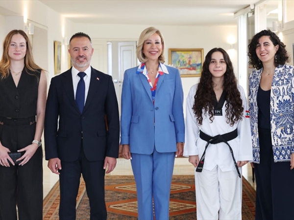 السيدة الأولى استقبلت وفد التايكواندو برئاسة الدكتور ظريفة