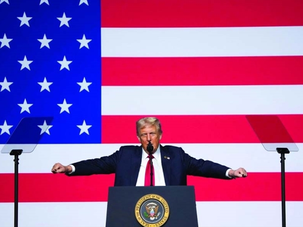 في اجتماع غير اعتيادي دعا فيه إلى «إحياء روحية المحارب».. الرئيس الأميركي للجنرالات: نشهد حرباً من الداخل