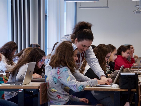 المبادرة اللبنانية لتعليم الفتيات والنساء تفوز بجائزة اليونسكو لهذا العام