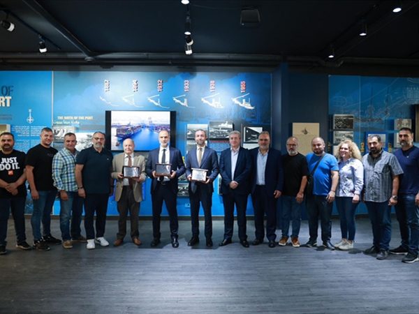 رسامني والبساط وعيتاني والأسمر مكرَّمون تقديراً لدورهم في نقل موظفي الأهراءات إلى مرفأ بيروت