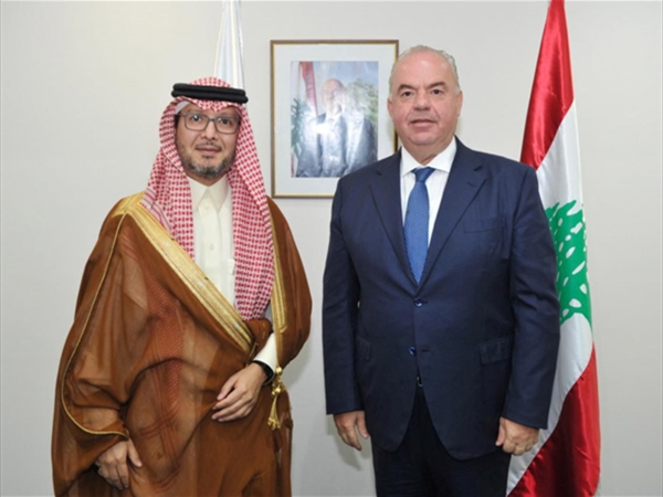 بخاري ناقش والحاج تعزيز التعاون المشترك: المملكة حريصة على مسار النهوض في لبنان