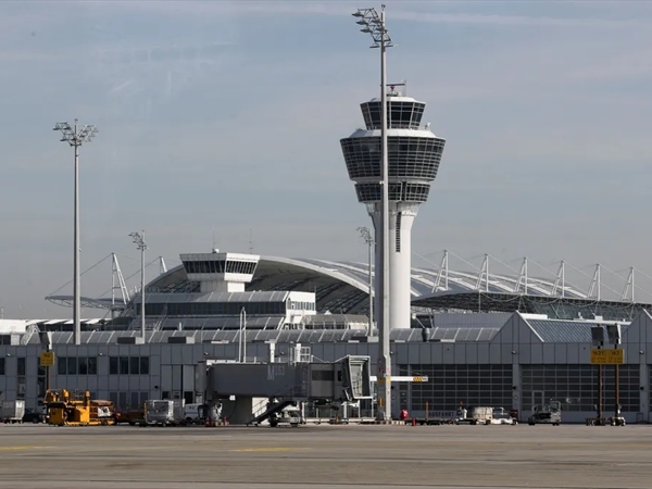 ليلة جديدة من الفوضى.. طائرات مسيرة تشل مطار ميونيخ