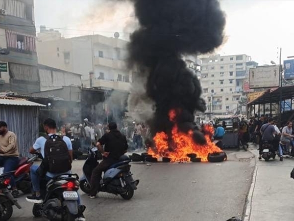 مشاهد إضافية من تحرك أهالي مخيم البداوي إحتجاجاً على إغلاق الجيش للمداخل