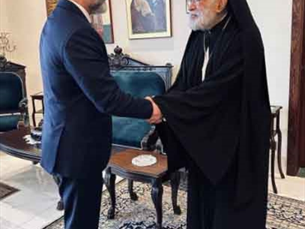 صائب سلام عند عودة طارحاً هموم  العاصمة وتعزيز الوحدة الوطنية