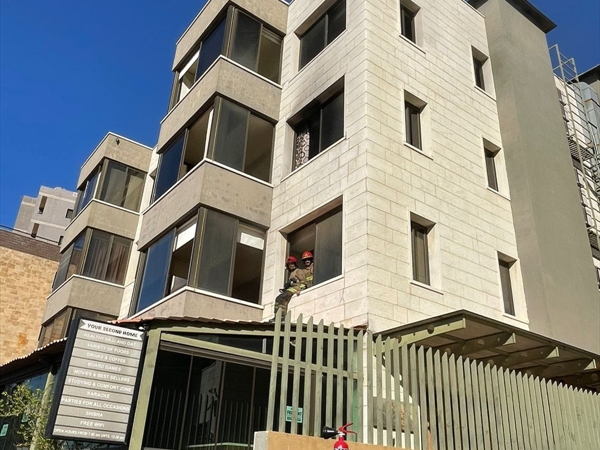 حريق... وإخلاء الطلاب من النوافذ