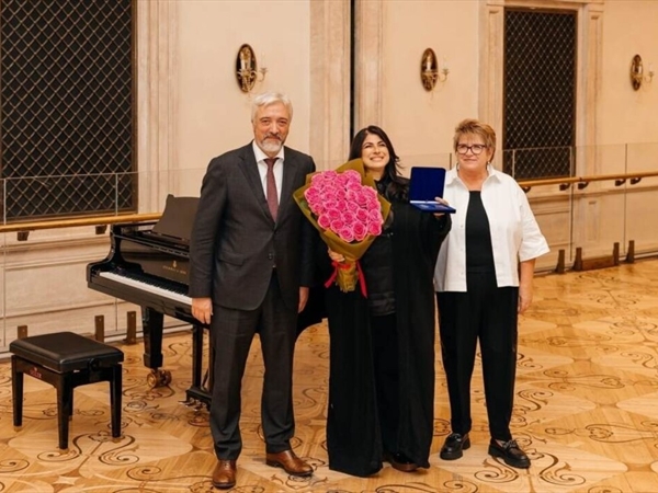 تكريم دولي رفيع للبنان في مسرح البولشوي: وسام الشرف الروسي لـ هبة القواس في منتدى التعاون الدولي