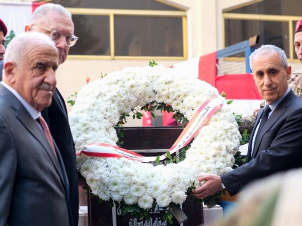 خواجة بإسم الجمهورية اللبنانية يضع إكليلاً على ضريح رجل الاستقلال رشيد بيضون