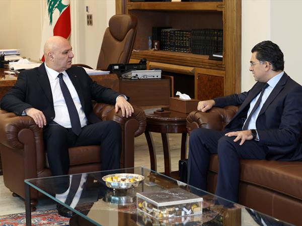 عون اتصل بقائد الجيش معزّياً: مرة جديدة يدفع الجيش دمه ثمناً لحماية المجتمع اللبناني