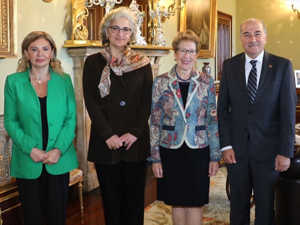 كرامي واصلت تعزيز التواصل التربوي بين لبنان والانتشار اللبناني في [...]