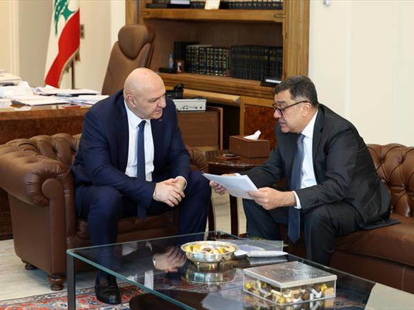 عون هنأ الحوت بمرور 80 عاماً على التأسيس: دور «الميدل ايست» وطني جامع لإبقاء التواصل مع العالم