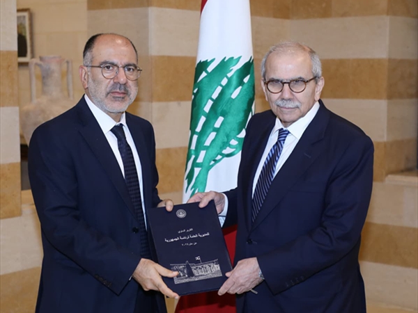 سلام تسلّم من شقير التقرير السنوي لمديرية الرئاسة