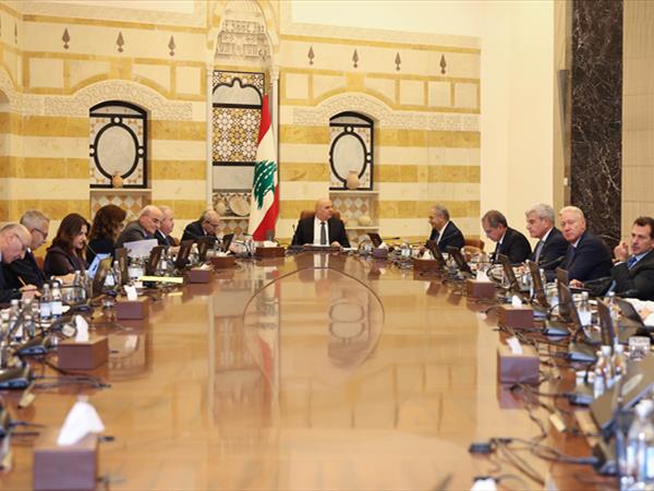 ضربات الإحتلال تذكِّر بالحرب.. ولبنان الرسمي يتجاوز كتاب حزب الله